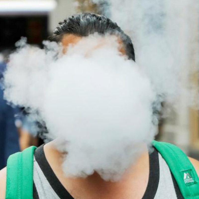 Mere end 2 millioner amerikanske teenagere bruger e-cigaretter, en fjerdedel af dem dagligt, CDC og FDA Find